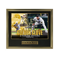 【T-SHOP限定】3.大山悠輔選手 2025三井ゴールデン・グラブ賞受賞記念 直筆サイン入りA3フォト特大パネル【BBM】★受注生産品★