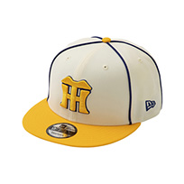 【9FIFTY(TM)キャップ】HANTIG 950 PIPING CHR AGLD