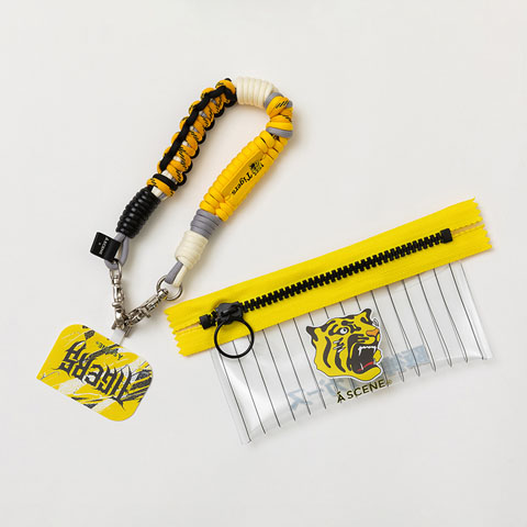 卍*卍様 ◇K14虎チャーム付きストラップ◇ ウル虎の夏2026 スマホストラップ A SCENE Design paracord strap